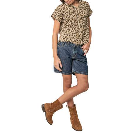 Chemisier beige animalier pourvu d'une coupe droite et d'un col à revers - Image 3