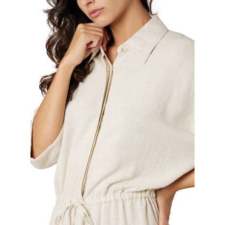 Robe mi-longue beige unie pourvue d'une coupe cintrée et d'un col chemise - Image 4
