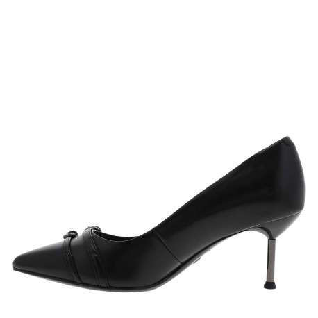 Escarpins noirs en cuir brillant avec un talon décroché moyen