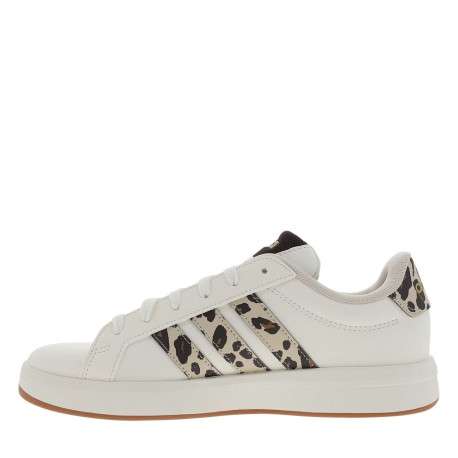 Baskets avec imprimé léopard à talon plat avec des lacets blancs