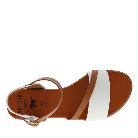 Nu-pieds blancs à talon plat avec une fermeture à boucle à ardillon - Image 4