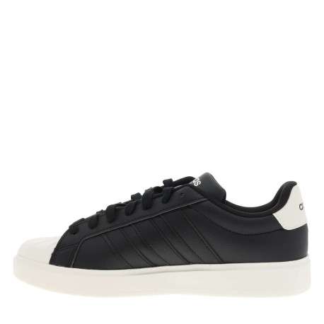 Baskets noires à talon plat avec des lacets et une semelle blanche