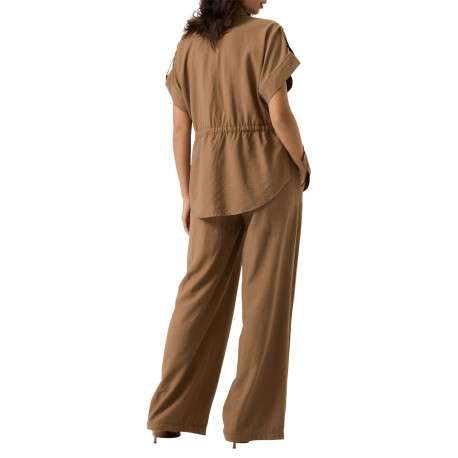 Chemisier taupe uni pourvu d'un col chemise et de manches courtes - Image 4
