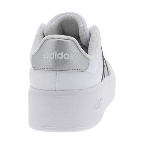 Baskets tennis blanches à talon plat avec des lacets et logo argenté - Image 6
