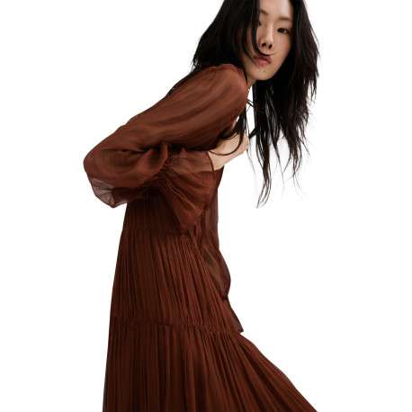 Robe longue chocolat unie pourvue d'une coupe droite et d'un col montant - Image 5
