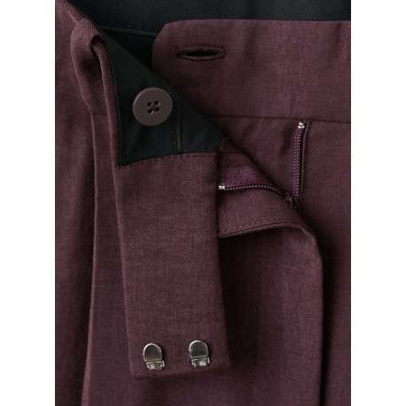 Pantalon chino bordeaux uni pourvu d'une taille intermédiaire - Image 6