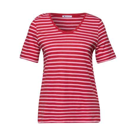 T-shirt rouge à rayures pourvu d'un col rond et de manches courtes