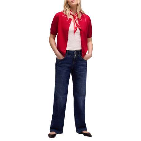 Gilet rouge uni pourvu d'un col rond et d'une fermeture boutonnée - Image 3