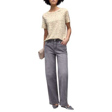 T-shirt beige animalier pourvu d'un col rond et de manches courtes - Image 5