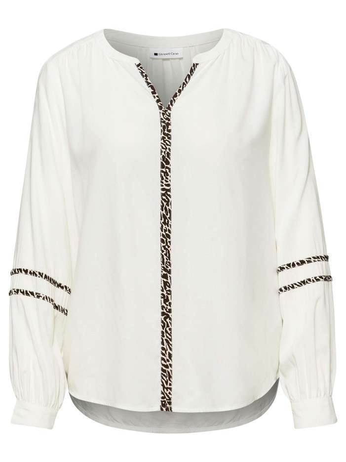 Blouse blanche unie pourvue...