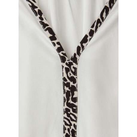 Blouse blanche unie pourvue d'une coupe droite et de manches longues - Image 2