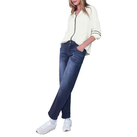 Blouse blanche unie pourvue d'une coupe droite et de manches longues - Image 5