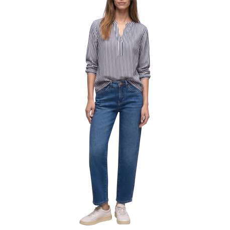 Blouse bleue à rayures pourvue d'un col tunisien et de manches longues - Image 5