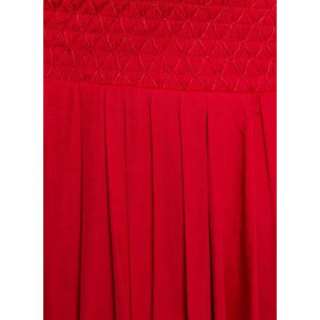 Robe courte rouge coupe cintrée pourvue d'un col v croisé effet drapé - Image 2
