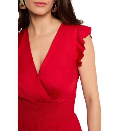 Robe courte rouge coupe cintrée pourvue d'un col v croisé effet drapé - Image 6