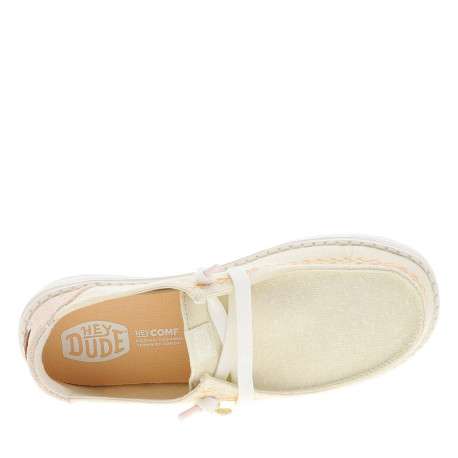Mocassins beiges avec un talon plat et une fermeture à slip-on - Image 4