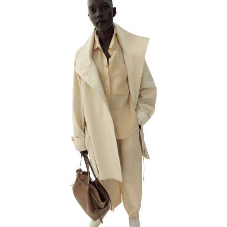 Chemisier en coton beige uni avec une coupe droite et un col à revers - Image 2