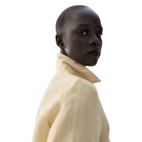Chemisier en coton beige uni avec une coupe droite et un col à revers - Image 6