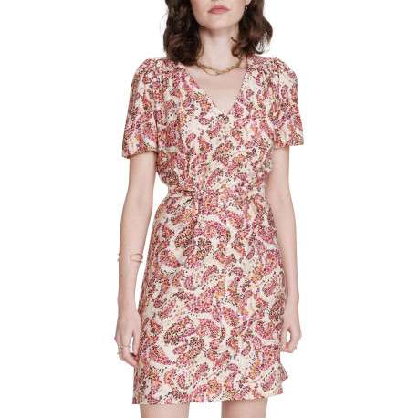 Robe courte corail avec des motifs floraux et une coupe droite - Image 4