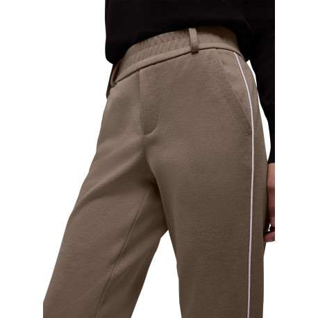 Pantalon chino chocolat uni pourvu d'une taille élastiquée et d'une coupe droite - Image 7