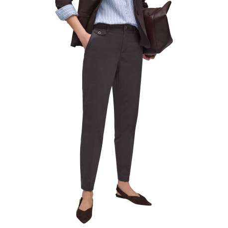 Pantalon chino en coton marron uni pourvu de multiples poches - Image 7