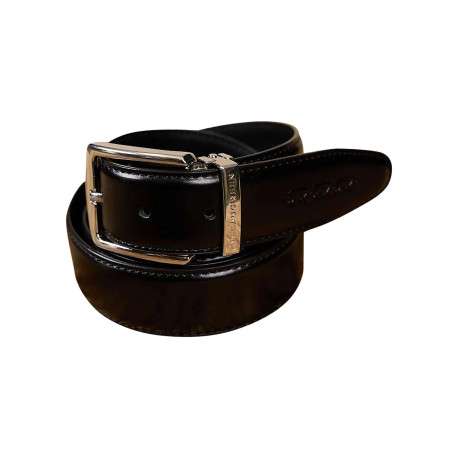 Ceinture en cuir noire satinée pourvue d'une boucle à ardillon