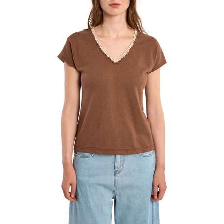 T-shirt chocolat uni pourvu d'une coupe droite et de manches courtes