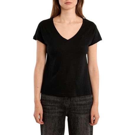 T-shirt noir uni pourvu d'un col v et d'un coeur brodé sur la poitrine