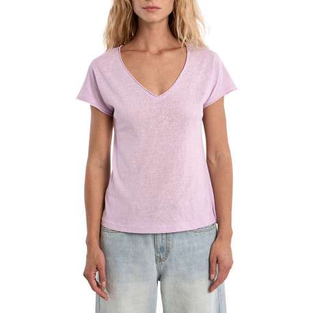 T-shirt mauve uni pourvu d'un col v et d'un coeur brodé sur la poitrine