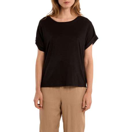 Top noir uni pourvu d'une coupe droite et d'une large ouverture dans le dos