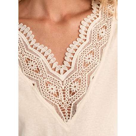T-shirt écru uni pourvu d'un double décolleté en v avec des détails en dentelle - Image 5
