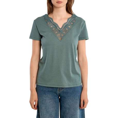 T-shirt vert uni pourvu d'un double décolleté en v avec des détails en dentelle