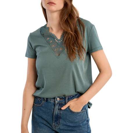 T-shirt vert uni pourvu d'un double décolleté en v avec des détails en dentelle - Image 4