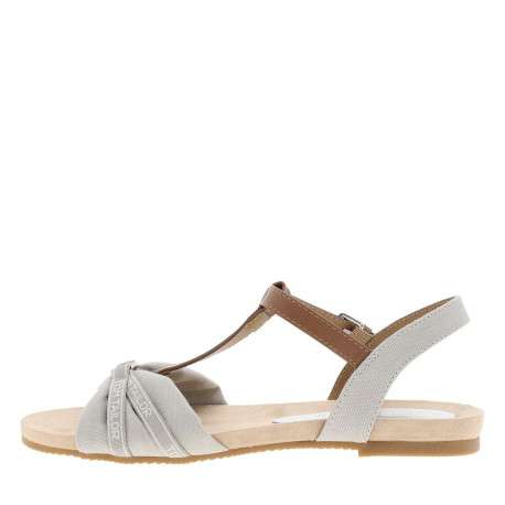 Nu-pieds beiges à semelle plate avec une fermeture à boucle à ardillon