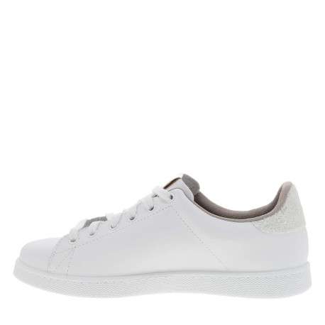 Tennis en cuir blanches avec un talon plat pourvu de lacets - Image 3