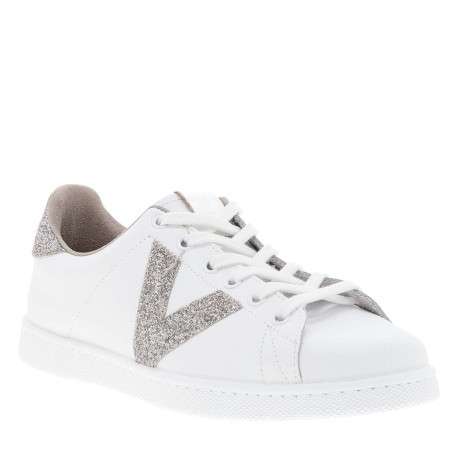 Tennis en cuir blanches avec un talon plat pourvu de lacets - Image 4