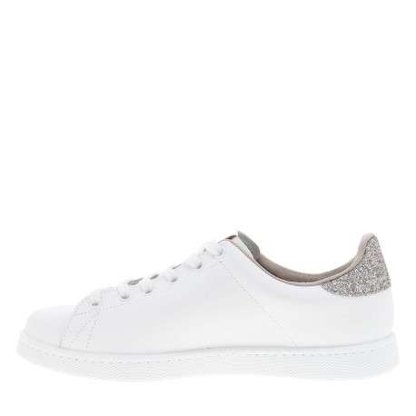 Tennis en cuir blanches avec un talon plat pourvu de lacets - Image 3