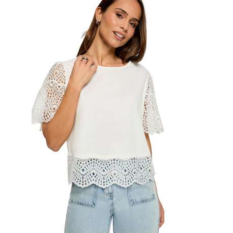 T-shirt blanc uni en dentelle avec une coupe droite et un col rond - Image 5