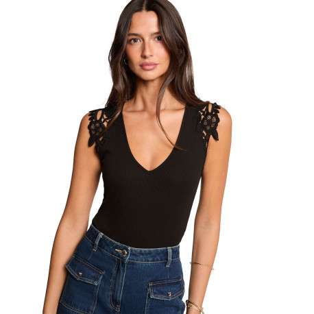T-shirt noir uni avec une coupe ajustée et un décolleté en V - Image 5