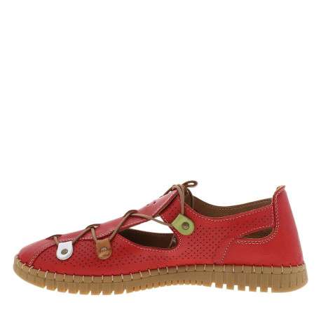Tennis rouges en cuir avec un talon plat et des lacets ronds élastiqués