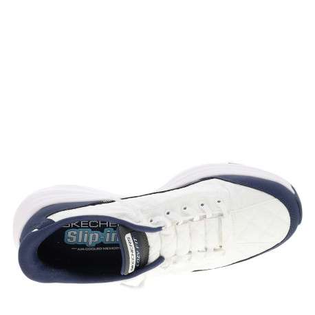 Baskets blanches avec un patch sur la languette et une fermeture slip-on - Image 4