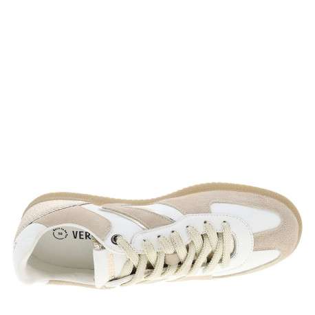 Tennis or et blanche en cuir avec un talon plat pourvu de lacets beiges - Image 4