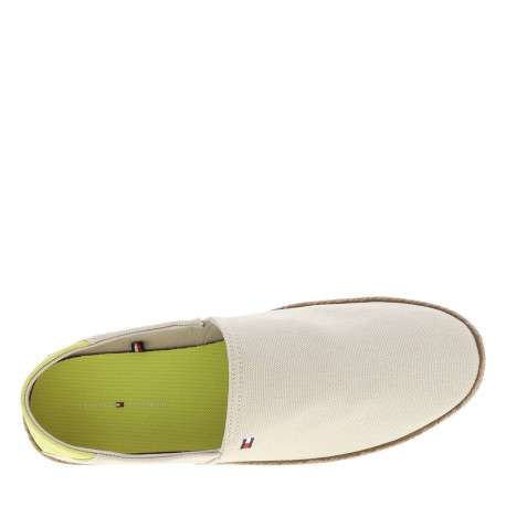 Espadrilles beiges avec un talon à talon plat et fermeture slip-on - Image 4