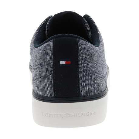 Tennis bleu marine avec un talon plat et pourvu de lacets blancs - Image 6