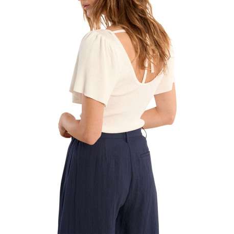 Pull blanc uni pourvu de manches courtes et d'une coupe ajustée - Image 4