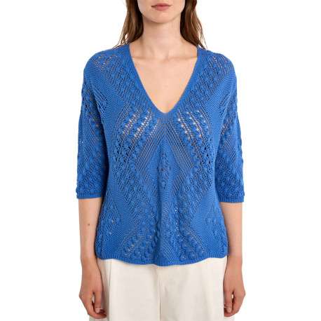 Pull bleu uni pourvu de manches longues et d'une coupe droite