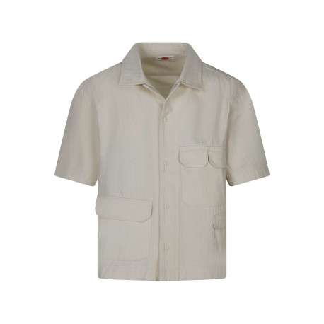 Chemise en coton écrue unie avec une coupe droite et d'un col chemise