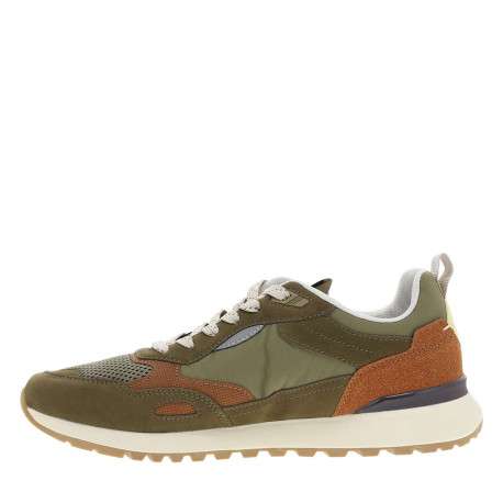Baskets kaki à semelle plate avec un patch de la marque sur la languette