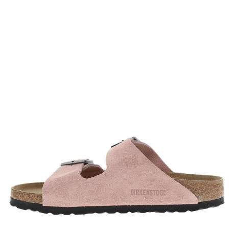 Mules en cuir rose à semelle plate avec une fermeture à boucle à ardillon