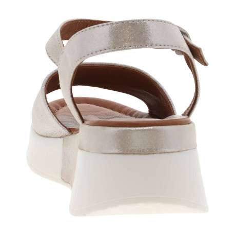 Nu-pieds en cuir argent brillant à semelle compensée avec une boucle à ardillon - Image 6